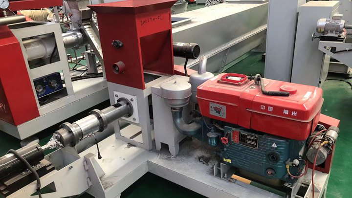 qidong presrnts extruder for fish food extrusion machine